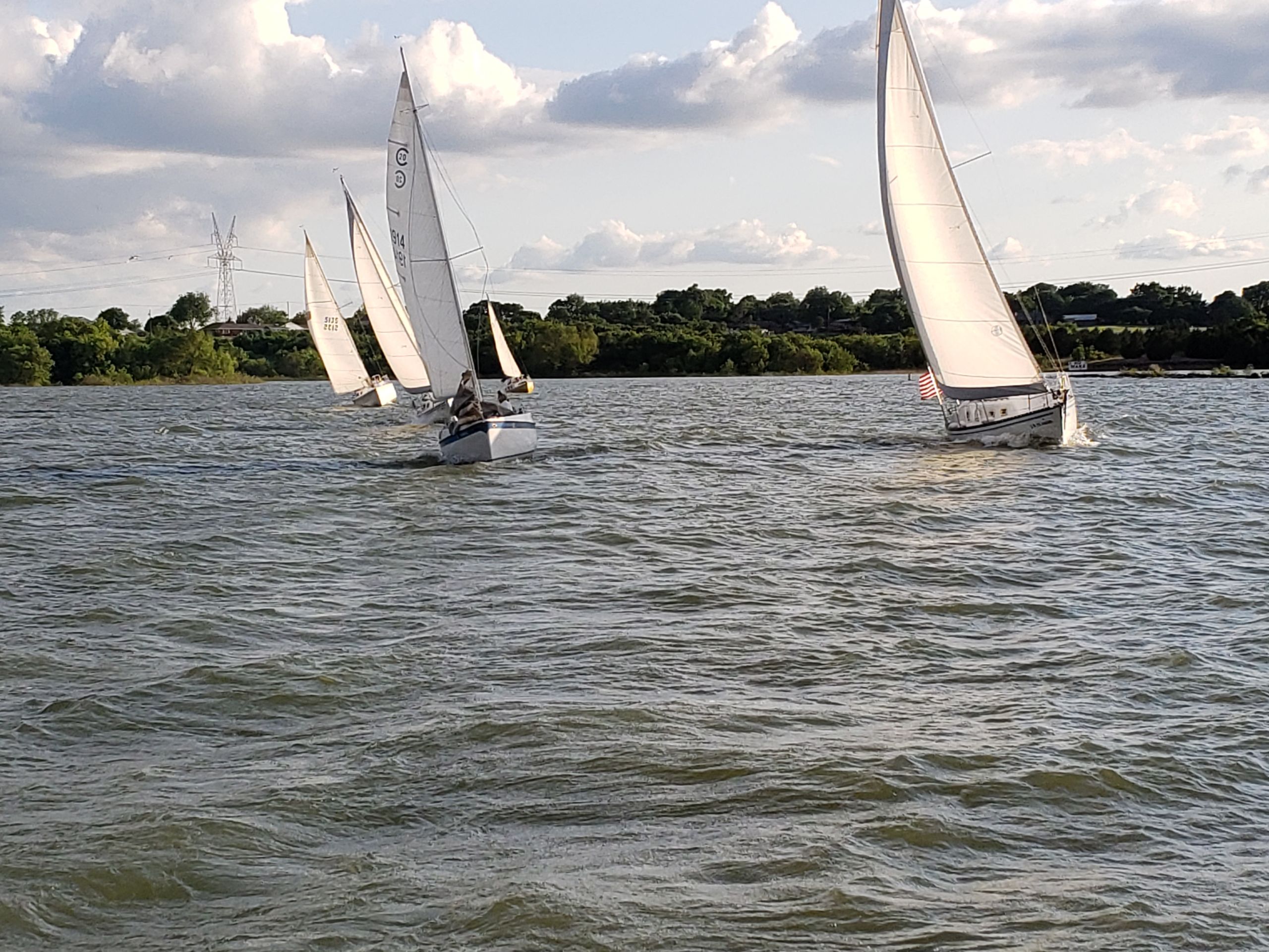 Racing Lavon Yacht Club